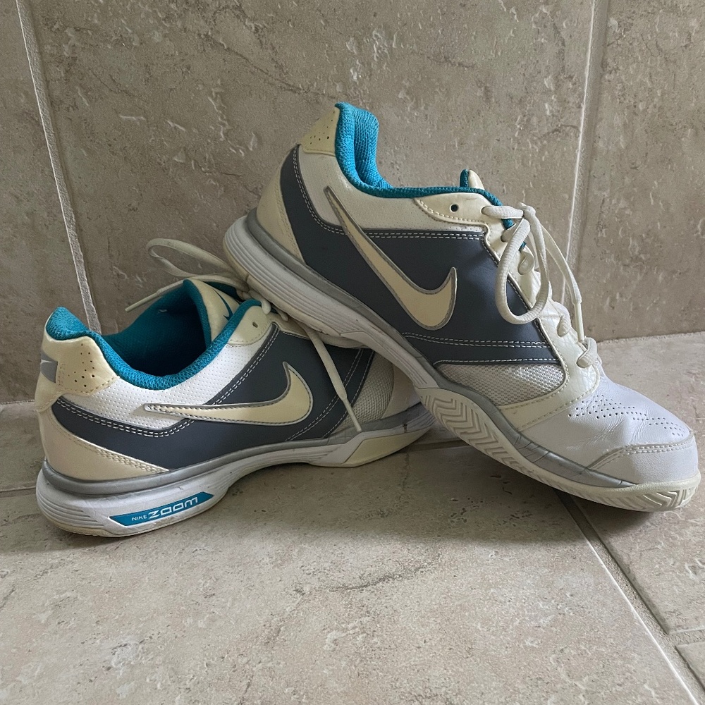 Women’s Nike Court Lite Tennis Shoes 10